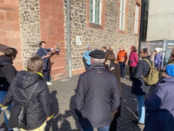 Spaziergang außergewöhnliche Hanauer Frauen und Märchen