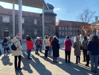 Spaziergang außergewöhnliche Hanauer Frauen und Märchen